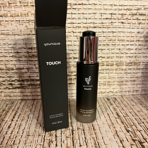 🐾Younique Linen Foundation🐾 - Picture 3 of 7